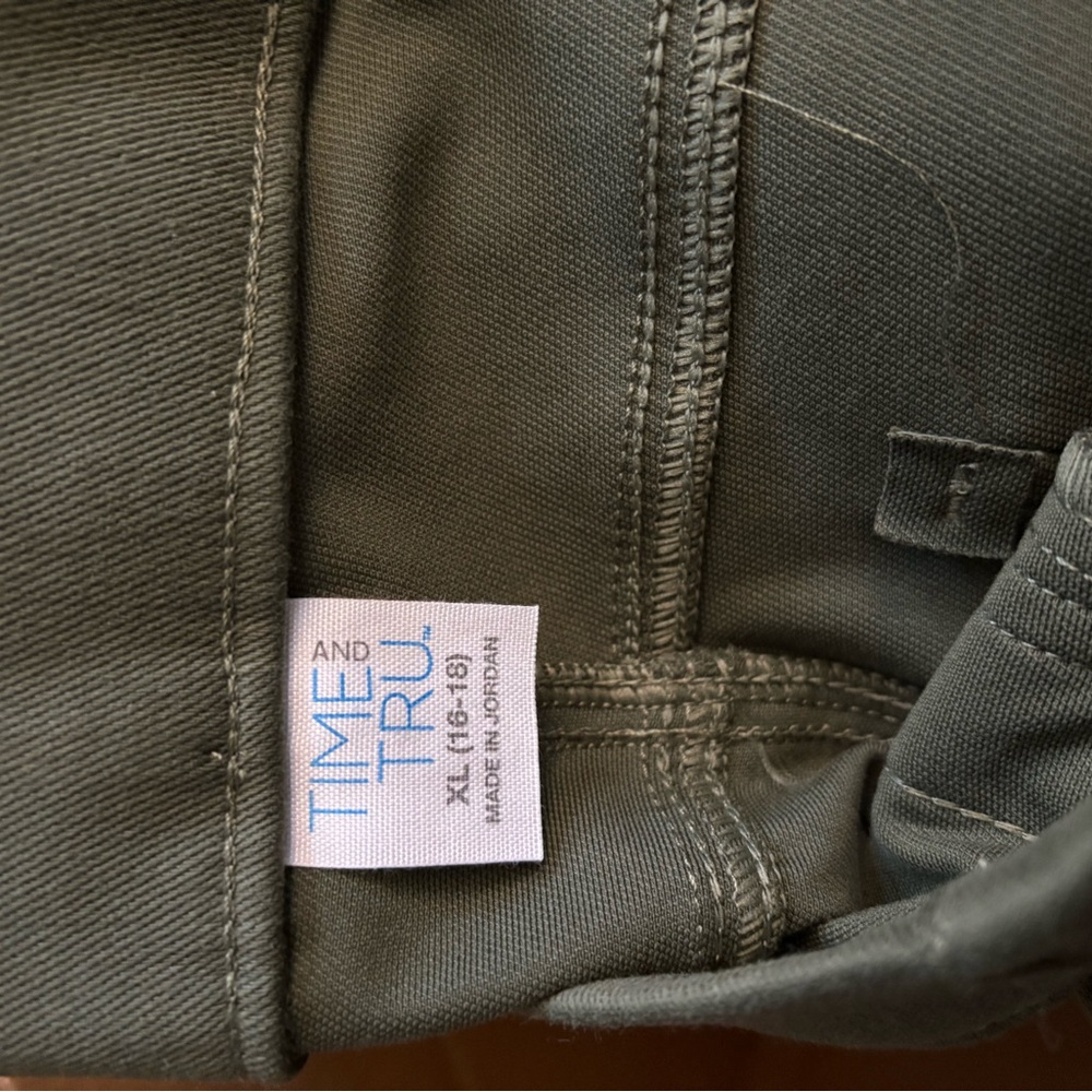 Time and Tru womans army green pull on legging/  pant